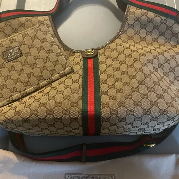 Gucci Beige Monogram Pouch with Green and Red Accents - Picture 2 of 7